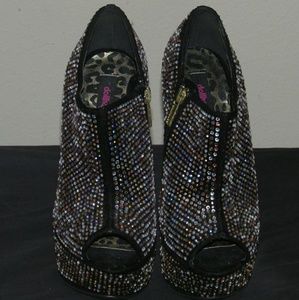 Dollhouse blinged out wedges Size 7